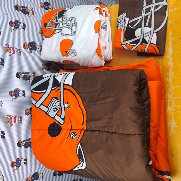 Cleveland Browns Team twin size flat fitted pillow case & comforter sheet set. - Picture 1 of 7